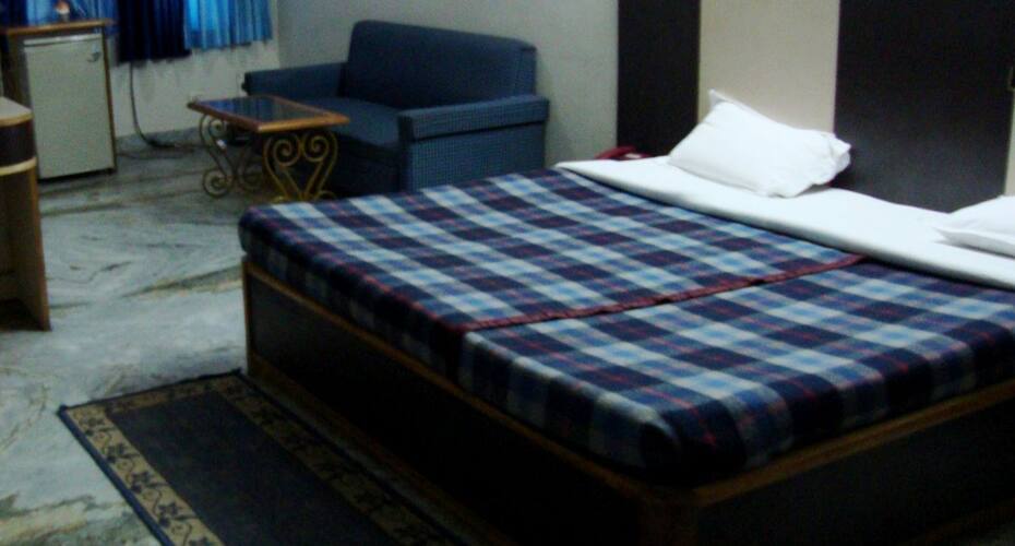 Hotel Prakash, Basti 3